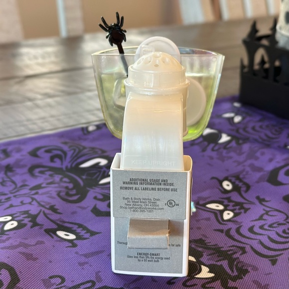 Bath & Body Works Halloween Spooky Drink Martini Eyeball Wallflower Plug - Picture 3 of 5